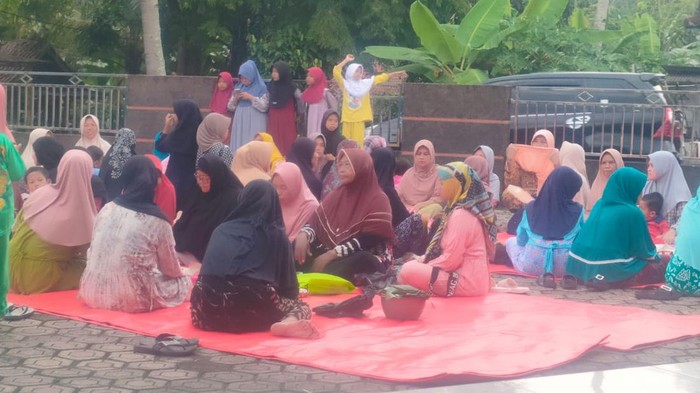 Tradisi Babart di Pangandaran.