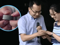 Bukan Emas atau Berlian, Pria Ini Beri Kekasih Cincin Lamaran Unik Dari Semen