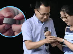 Bukan Emas atau Berlian, Pria Ini Beri Kekasih Cincin Lamaran Unik Dari Semen Bukan Emas atau Berlian, Pria Ini Beri Kekasih Cincin Lamaran Unik Dari Semen