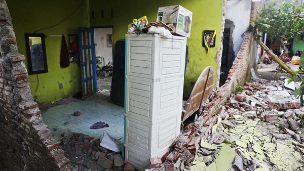 Rumah hingga Sekolah Rusak Akibat Gempa di Batang