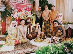 Atta Halilintar-Aurel Gelar Tedak Siten Azura, Kakek-Nenek Full Team Kumpul Atta Halilintar-Aurel Gelar Tedak Siten Azura, Kakek-Nenek Full Team Kumpul