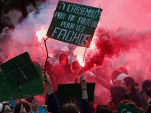 Dunia Hari Ini: Meleset dari Prediksi, Sayap Kiri Prancis Unggul dalam Pemilu