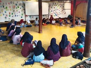 Ikuti Kegiatan English Fun, Cara Anak-anak di Ciamis Isi Libur Sekolah