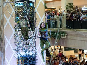 Aksi Akrobatik Flying Trapeze Kelas Dunia Terus Manjakan Mata Jakarta Aksi Akrobatik Flying Trapeze Kelas Dunia Terus Manjakan Mata Jakarta