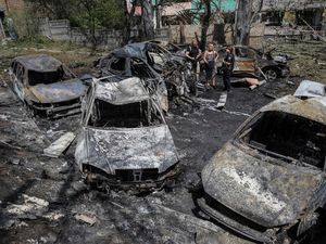 Hancur, Mobil-mobil Ini Jadi Korban Serangan Rusia
