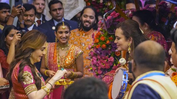 Foto: Meriah Prosesi Adat Jelang Pernikahan Putra Crazy Rich Asian di India