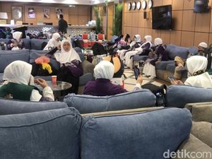 Cerita Jemaah Haji Batal Pulang gegara Delay 28 Jam Cerita Jemaah Haji Batal Pulang gegara Delay 28 Jam
