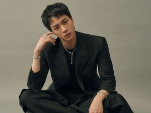 Pesona Jin BTS Jadi Global Ambassador Pertama Fred Jewelry, Auto Sold Out Pesona Jin BTS Jadi Global Ambassador Pertama Fred Jewelry, Auto Sold Out