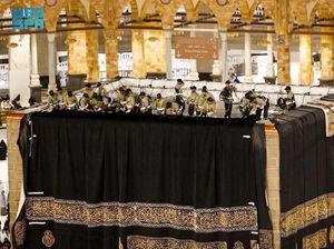 Harga Kiswah Baru Kabah Itu Fantastis, Mencapai Rp 86,7 Miliar Harga Kiswah Baru Kabah Itu Fantastis, Mencapai Rp 86,7 Miliar