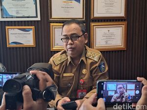 Puluhan Wali Murid Datangi Kantor Dikbud NTB gegara Anak Tak Lolos PPDB Puluhan Wali Murid Datangi Kantor Dikbud NTB gegara Anak Tak Lolos PPDB