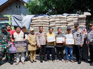 76 Rumah Rusak Akibat Gempa di Batang, Kapolda Jateng Kirim Bantuan 76 Rumah Rusak Akibat Gempa di Batang, Kapolda Jateng Kirim Bantuan