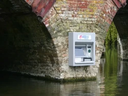 Penampakan ATM di Kolong Jembatan Sungai Bikin Warga Heran