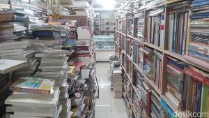 Konten Medsos Bawa Pengaruh Positif bagi Pedagang Buku Blok M