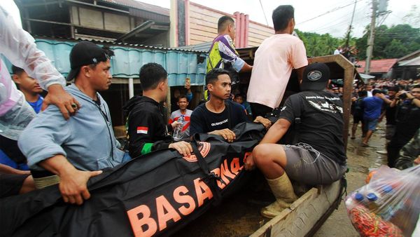 Korban Tewas Longsor Tambang Emas Ilegal di Gorontalo Dievakuasi