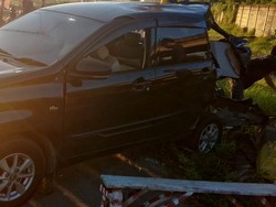 Mobil Avanza Tertabrak Kereta di Serang, Ada Korban Luka