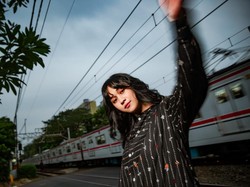 Noni Dju Tuang Ruwetnya Hidup Mengejar Mimpi Lewat Karya Orkestra Ingar Bingar