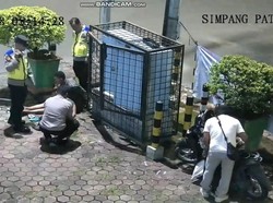 Kepergok Polisi Curi Baterai Aki Traffic Light, 2 Pria di Palembang Ditangkap