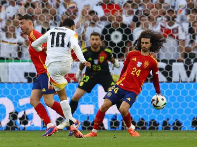 Lihat Lagi Momen Bola Kena Tangan Cucurella Saat Lawan Jerman