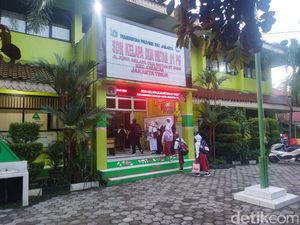Suasana Hari Pertama Masuk Sekolah di SDN Kelapa Dua Wetan 01