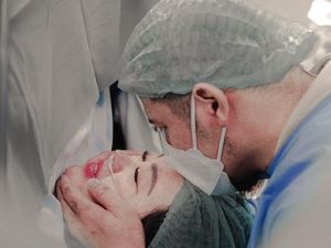 Via Vallen Sempat Alami Pendarahan Saat Awal Kehamilan, Anak Nyaris Tak Selamat Via Vallen Sempat Alami Pendarahan Saat Awal Kehamilan, Anak Nyaris Tak Selamat