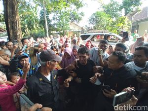 Potret Kepulangan Pegi Setiawan ke Cirebon Potret Kepulangan Pegi Setiawan ke Cirebon