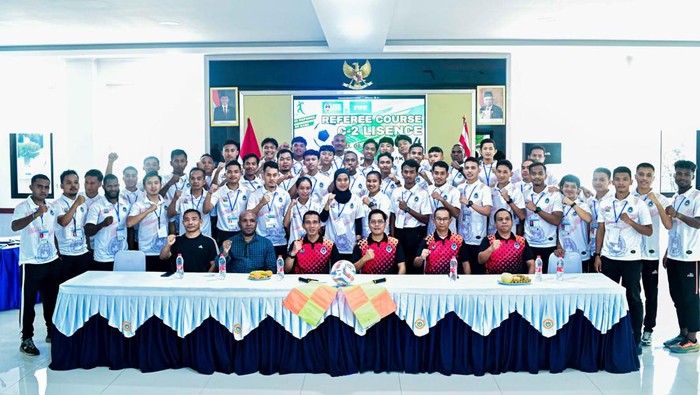 Asosiasi Sepakbola Provinsi (Asprov) PSSI DKI Jakarta terus melakukan upaya untuk pengembangan sepakbola Indonesia. Kali ini, Asprov PSSI DKI Jakarta menggelar kursus wasit dan asisten wasit lisensi C-2 2024.