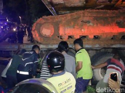 2 Wanita di Jambi Tewas Terjepit Truk Muatan Alat Berat, Sopir Kabur