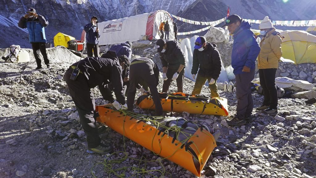 Duh, Kamp Tertinggi Gunung Everest Dipenuhi Sampah Duh, Kamp Tertinggi Gunung Everest Dipenuhi Sampah
