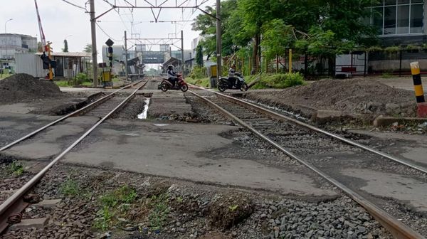 Ini Potret Perlintasan KA Cisauk yang Mau Ditutup