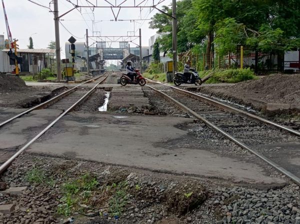 Ini Potret Perlintasan KA Cisauk yang Mau Ditutup