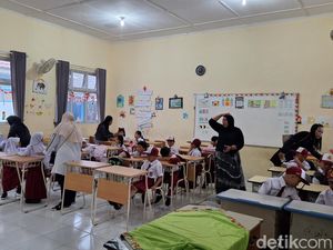 Cerita Ortu Murid Rebutan Bangku Paling Depan di Hari Pertama Sekolah