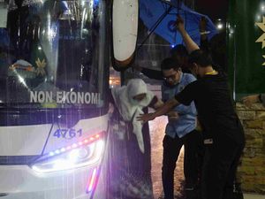 Kedatangan Kloter 13 Disambut Hujan Deras, Bandara Siapkan Garbarata