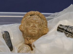Irak Perlihatkan Artefak Mesopotamia Kuno yang Dikembalikan AS Irak Perlihatkan Artefak Mesopotamia Kuno yang Dikembalikan AS