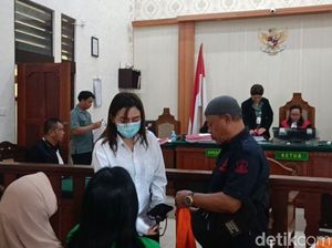 Kasus Penipuan Pinjol, Sosialita Supercars Club di Bali Dituntut 1,5 Tahun Bui Kasus Penipuan Pinjol, Sosialita Supercars Club di Bali Dituntut 1,5 Tahun Bui