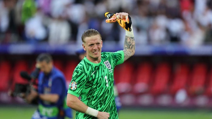 DUSSELDORF, GERMANY - JULY 6: Jordan Pickford of England celebrates winning the penalty shoot out and reaching the semi finals during the UEFA EURO 2024 quarter-final match between England and Switzerland at Dusseldorf Arena on July 6, 2024 in Dusseldorf, Germany. (Photo by James Baylis - AMA/Getty Images)