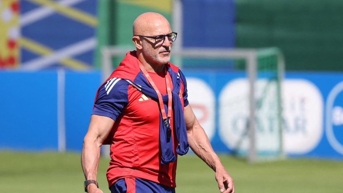 Pelatih Spanyol Luis de La Fuente (REUTERS/Robin Rudel)