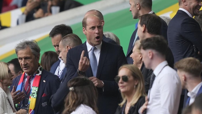 Britains Prince William, center, speaks with attendees prior to a quarterfinal match between England and Switzerland at the Euro 2024 soccer tournament in Duesseldorf, Germany, Saturday, July 6, 2024. (AP Photo/Martin Meissner)