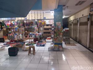 Nasib Pedagang Pasar Gembrong Kini: Pasrah Menunggu Pembeli Nasib Pedagang Pasar Gembrong Kini: Pasrah Menunggu Pembeli