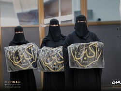 Pertama dalam Sejarah! Perempuan Terlibat Pemasangan Kiswah Baru Kabah