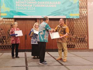 Pemprov Papua Tengah Raih Penghargaan Program TBC Terbaik dari Kemenkes Pemprov Papua Tengah Raih Penghargaan Program TBC Terbaik dari Kemenkes