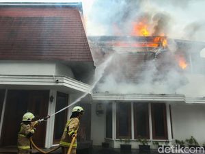 Rumah Mewah di Menteng Terbakar, Diduga Karena Korsleting Rumah Mewah di Menteng Terbakar, Diduga Karena Korsleting
