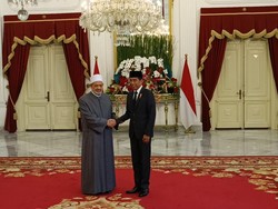 Jokowi Terima Kunjungan Imam Besar Masjid Al Azhar Kairo di Istana Merdeka