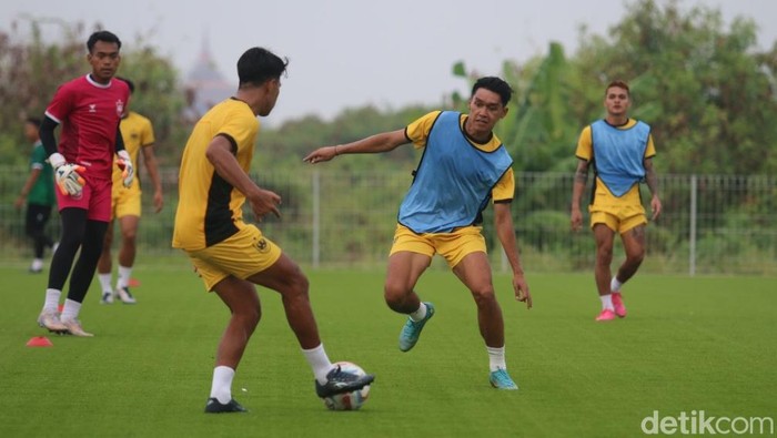 PSIS menggelar latihan menghadapi Liga 1 2024/2025 di lapangan Kick Off POJ, Semarang.
