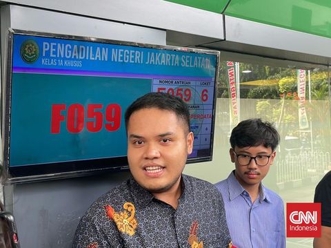 Raga Ginting selaku salah satu kuasa hukum Ruben Onsu saat hadir dalam sidang cerai perdana dengan Sarwedah di PN Jakarta Selatan, Selasa (9/7/2024). (CNN Indonesia/Muhammad Feraldi)