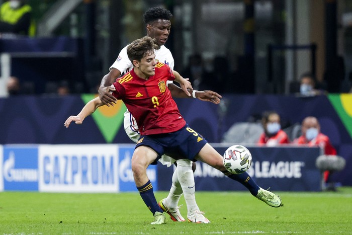 MILAN, ITALY - OCTOBER 10: (L-R) Aurelien Tchouameni of France, Gavi of Spain during the  UEFA Nations league match between Spain  v France  at the San Siro on October 10, 2021 in Milan Italy (Photo by David S. Bustamante/Soccrates/Getty Images)