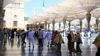 Suasana Masjid Nabawi saat Musim Umrah 1446 H Dimulai