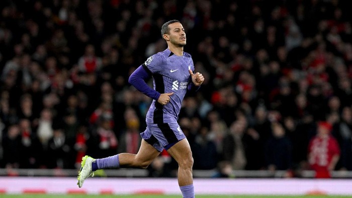 LONDON, ENGLAND - FEBRUARY 04: (THE SUN OUT, THE SUN ON SUNDAY OUT) Thiago Alcantara of Liverpool during the Premier League match between Arsenal FC and Liverpool FC at Emirates Stadium on February 04, 2024 in London, England. (Photo by Nick Taylor/Liverpool FC/Liverpool FC via Getty Images)