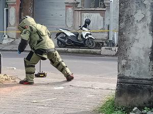 Polisi Selidiki Motif Peletakan Koper Misterius yang Dikira Berisi Bom Polisi Selidiki Motif Peletakan Koper Misterius yang Dikira Berisi Bom