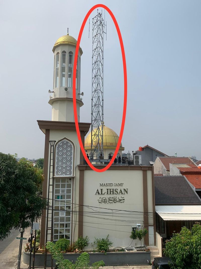 Tower yang didirikan di atas masjid (dok. Istimewa)