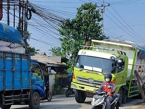 Ada Truk Patah As Roda, Lalin Limo Depok Arah Jaksel Macet Parah